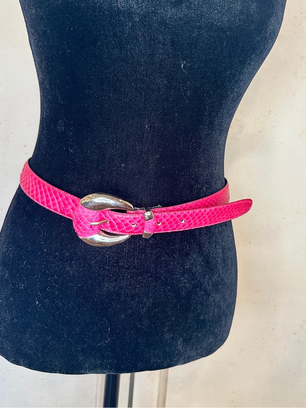 Women’s Pink Genuine Snake Skin Leather Shop Belt with Silver Buckle size Medium
